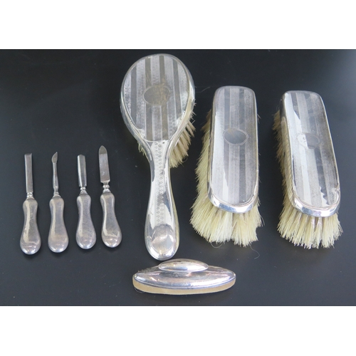 639 - A collection of silver mounted dressing table wares, includes hair brush, two clothes brushes, and p... 