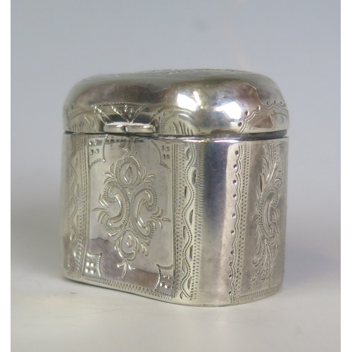 722 - A Dutch silver peppermint box, stamped marks of cartouche-shaped outline with hinged lid, 4cm wide, ... 