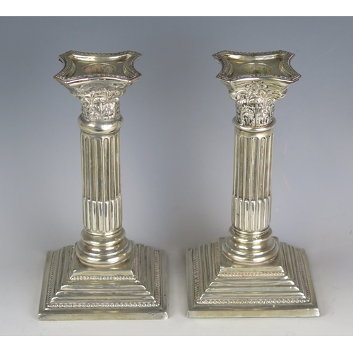 723 - A pair of Edward VII silver Corinthian candlesticks, maker George Nathan & Ridley Hayes, Chester 190... 