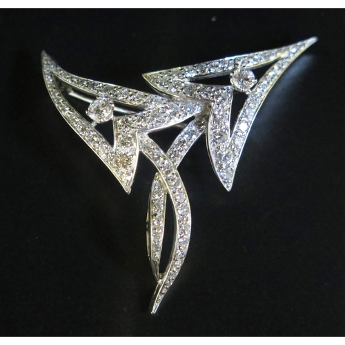 85 - An Art Deco Diamond Brooch in a precious white metal setting, largest stone c. 3.6mm, c. 47x43mm, 18... 