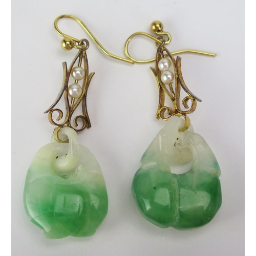 95 - A Pair of 18ct Gold and Carved Jade Pendant Earrings with sliding untested pearls to the suspensions... 