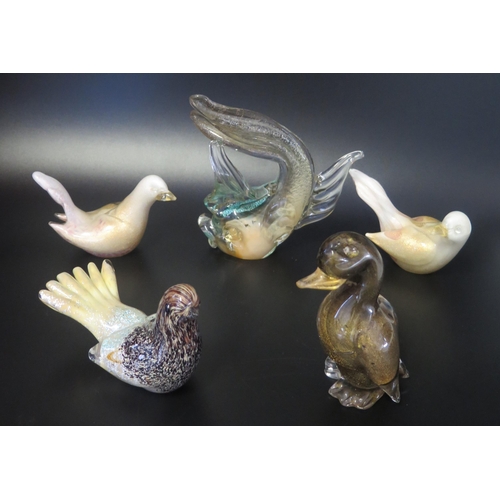 1007 - Five assorted Murano glass bird, and fish ornaments, various sizes. (5).