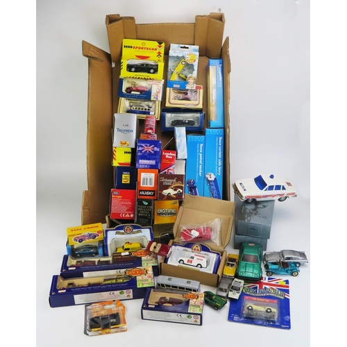 1216 - A Collection of Boxed and Unboxed Diecast including Maisto, Lledo Days Gone, Lledo Showman's, Chad V... 