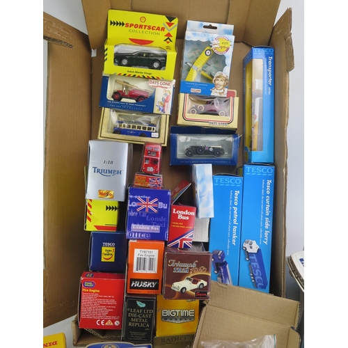 1216 - A Collection of Boxed and Unboxed Diecast including Maisto, Lledo Days Gone, Lledo Showman's, Chad V... 