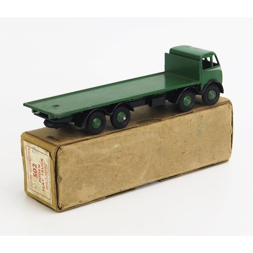 1242 - Dinky 502 Foden Flat Truck (1st Type Cab) - dark green cab and back, silver flashes, bumper, grille ... 