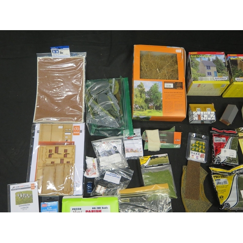 1276 - OO Gauge Railwayside Accessories including Hornby Skaledale, Gaugemaster, Peco, Woodland Scenics, id... 