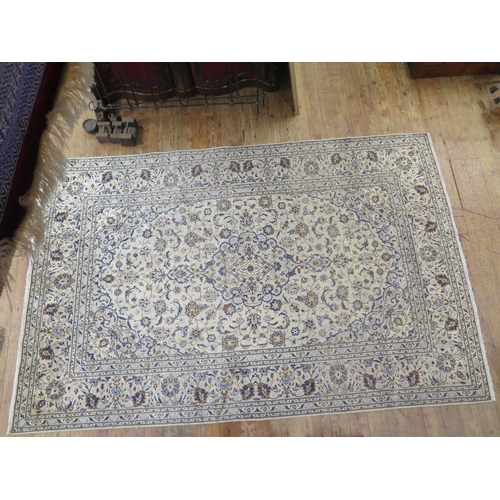 1613 - A Kashan Rug 305 x 200cm.