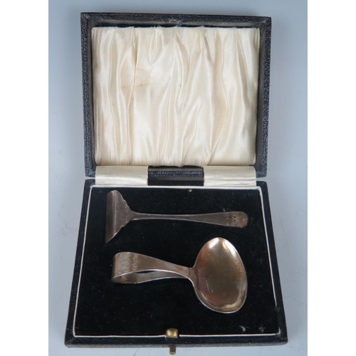 730 - An Edward VIII silver christening set, maker J S & S, Birmingham, 1936, includes spoon and pusher, c... 