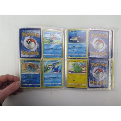 1368 - Pokémon Trading Cards Collection with card file and collector's tins