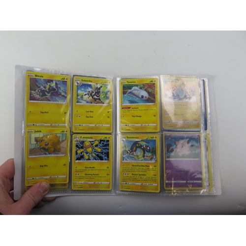 1368 - Pokémon Trading Cards Collection with card file and collector's tins