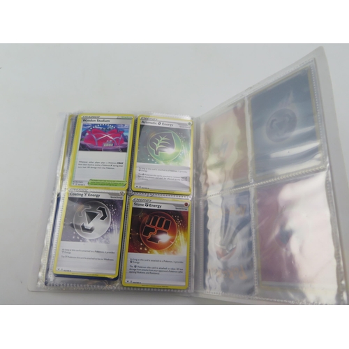 1368 - Pokémon Trading Cards Collection with card file and collector's tins