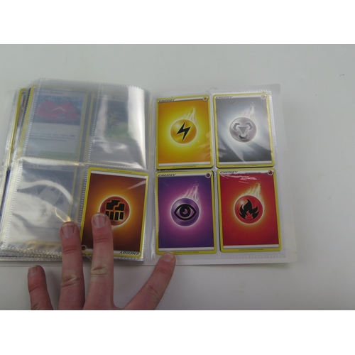 1368 - Pokémon Trading Cards Collection with card file and collector's tins