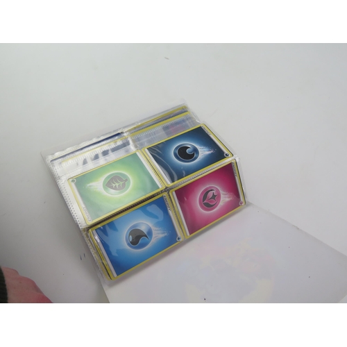 1368 - Pokémon Trading Cards Collection with card file and collector's tins