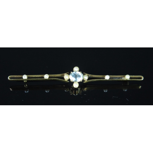 264 - A Precious Yellow Metal, Aqua Marine and Pearl or Cultured Pearl Bar Brooch, KEY tests as 18ct, 4.43... 