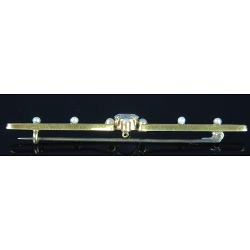 264 - A Precious Yellow Metal, Aqua Marine and Pearl or Cultured Pearl Bar Brooch, KEY tests as 18ct, 4.43... 