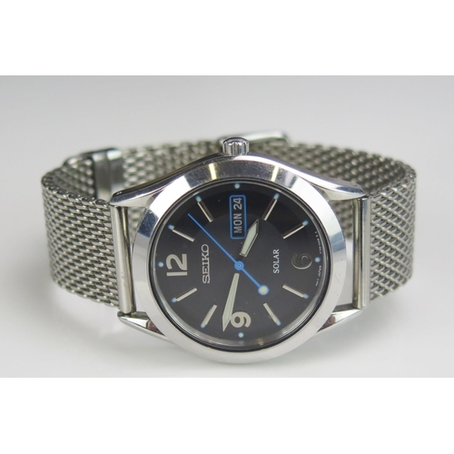 435 - A SEIKO Solar Gent's Stainless Steel Wristwatch with steel bracelet, 37mm case. Boxed and running