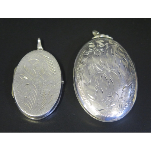 675 - Two silver oval lockets, 4.5cm and 6cm long, 31gms, 1.03