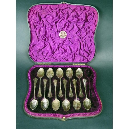 685 - A set of eleven Victorian silver coffee spoons, makers marks worn, London, 1890, cased, 115gms, 3.72... 