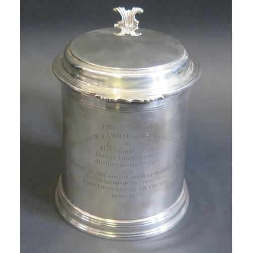 713 - An Edward VII silver presentation tankard, maker Thomas Bradbury & Sons Ltd, London, 1909, later ins... 