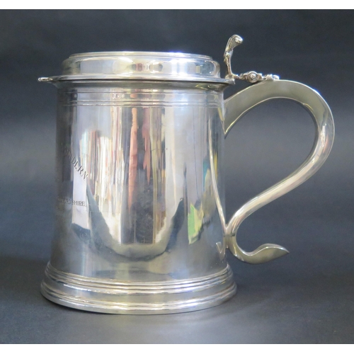 713 - An Edward VII silver presentation tankard, maker Thomas Bradbury & Sons Ltd, London, 1909, later ins... 