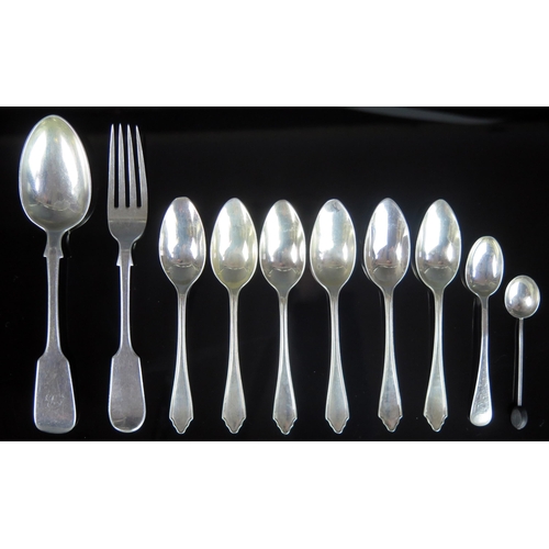 726 - A collection of assorted silver flatwares, various makers and dates, includes six grapefruit spoons,... 