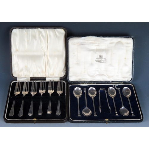 732 - A set of six George V silver pastry forks, maker Cooper Brothers & Sons Ltd, Sheffield, 1931, cased,... 