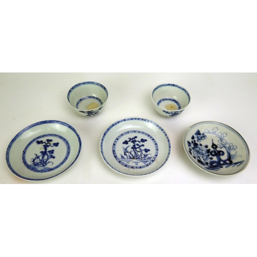 1533 - Two 'Nankin cargo' blue and white tea bowls and saucers, all bearing paper labels, together with a T... 