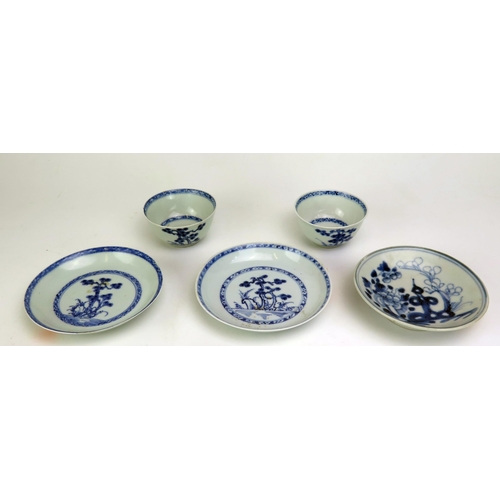 1533 - Two 'Nankin cargo' blue and white tea bowls and saucers, all bearing paper labels, together with a T... 