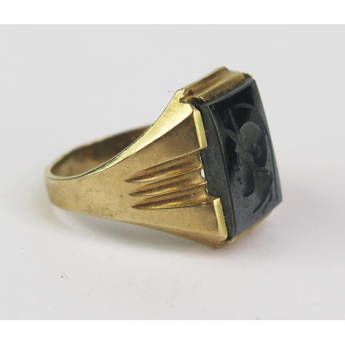 186 - A 9ct Gold and Hematite Signet Ring engraved with the bust of a helmeted soldier, size R.5, London i... 