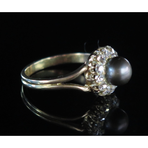 275 - An Antique Natural Saltwater Black Pearl and Old Cut Diamond Cluster Ring, 6.7mm pearl, c. 2.3mm old... 