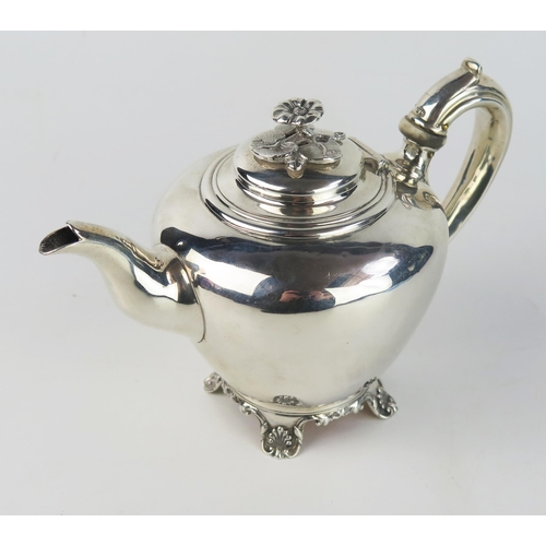 531 - A Victorian silver bachelor's teapot, maker Richard Pearce & George Burrows, London, 1838, crested, ... 