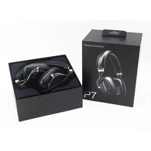 1122A - A Pair of Bowers & Wilkins P7 Headphones, boxed