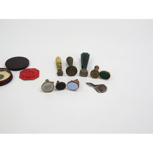 191 - A collection of 19th century and later seals, includes bone handled seal, green glass handled seal, ... 