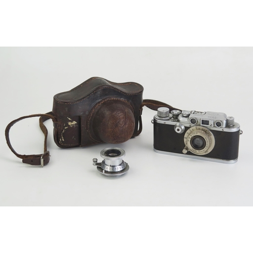 198 - A Leica III B camera, fitted with Leitz Elmar 1:3,5F=50mm lens, serial No 265080, in leather case, t... 