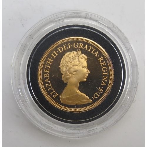 218 - * An Elizabeth II 1979 Proof Sovereign in original Royal Mint presentation case. 18% premium _ no VA... 