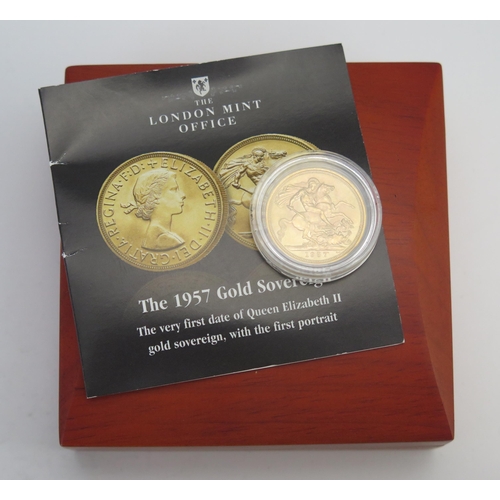 219 - * An Elizabeth II 1957 Gold Sovereign in a later London Mint Office presentation case with certifica... 