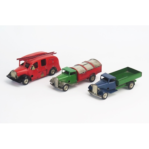 250 - Tri-ang Minic Tinplate Clockwork Trio including Fire Engine, sided truck in dark blue with green rea... 