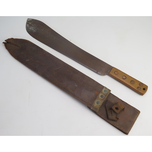 299 - A World War II period machete, with 37.5cm blade, with wood grip, in leather sheath, faintly stamped... 