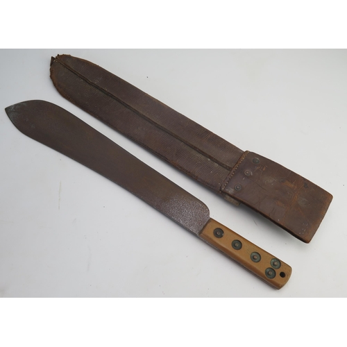 299 - A World War II period machete, with 37.5cm blade, with wood grip, in leather sheath, faintly stamped... 