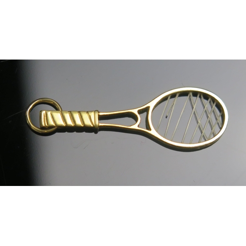 100 - A 9ct Gold Tennis Racket Pendant, 40.8mm, import marks, 1.36g