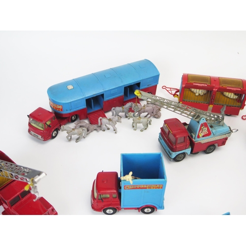 1013 - Corgi Chipperfields Circus Collection including Bedford Articulated Horse Transporter, x2 Internatio... 