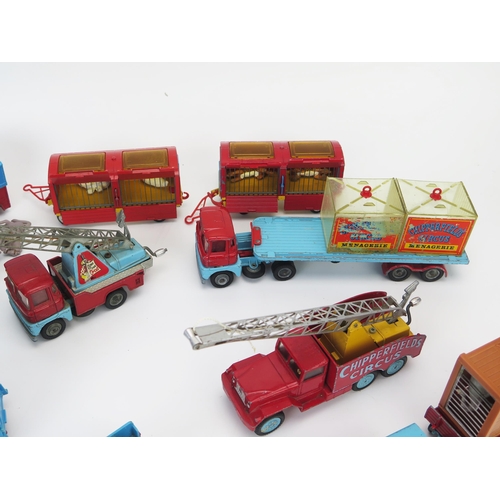 1013 - Corgi Chipperfields Circus Collection including Bedford Articulated Horse Transporter, x2 Internatio... 