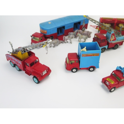 1013 - Corgi Chipperfields Circus Collection including Bedford Articulated Horse Transporter, x2 Internatio... 