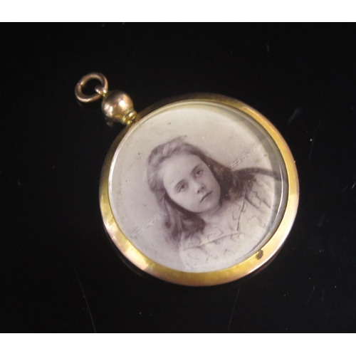 124 - An Edward VII 9ct Gold Framed Double Sided Locket, 26mm diam., Birmingham 1905, AJH, 4.52g