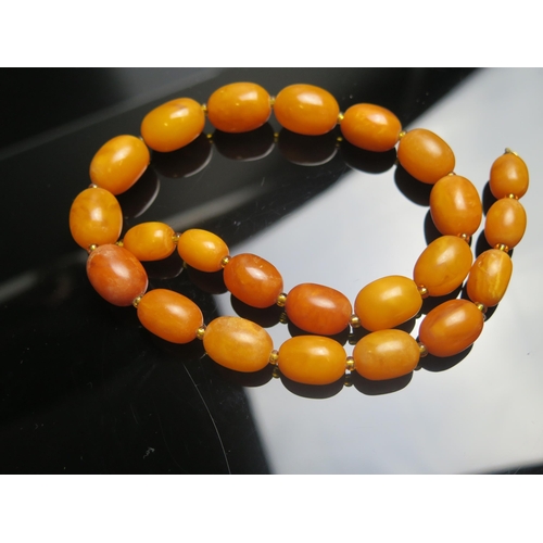 127 - A Graduated Amber Bead Necklace, largest bead c. 20.1x15.2mm, 17.75