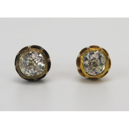 210 - A Pair of Paste Stud Earrings in a precious yellow metal setting, 9.5mm wide, KEE tests as 18ct, 4.9... 