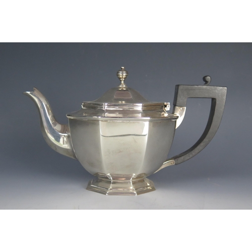 535 - A George V silver bachelors teapot, maker Thomas Bradbury & Sons, Sheffield, 1925, of octagonal tape... 