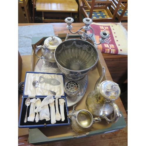 706 - A collection of silver plated wares, includes rose bowl, serving tray, four-piece tea and coffee ser... 