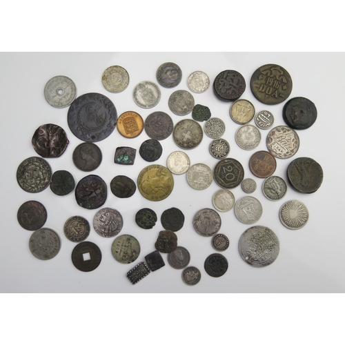 922 - Varied mix group of World coins and tokens including Klautschou China 10 cents, George Washington to... 