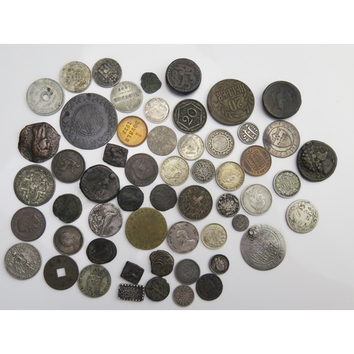 922 - Varied mix group of World coins and tokens including Klautschou China 10 cents, George Washington to... 